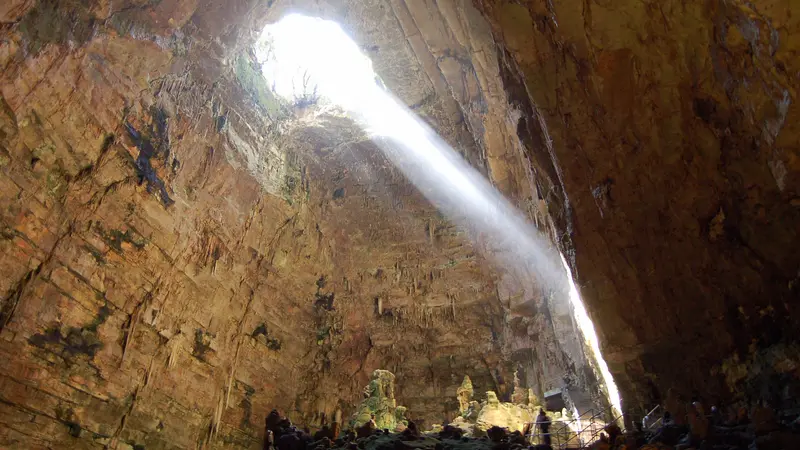 Daylight falling through the collapsed shaft of La Grave into the Castellana caves