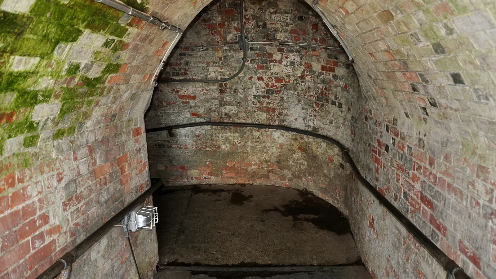 Gemauerter Tunnel des unterirdischen Lazaretts unter Dover Castle
