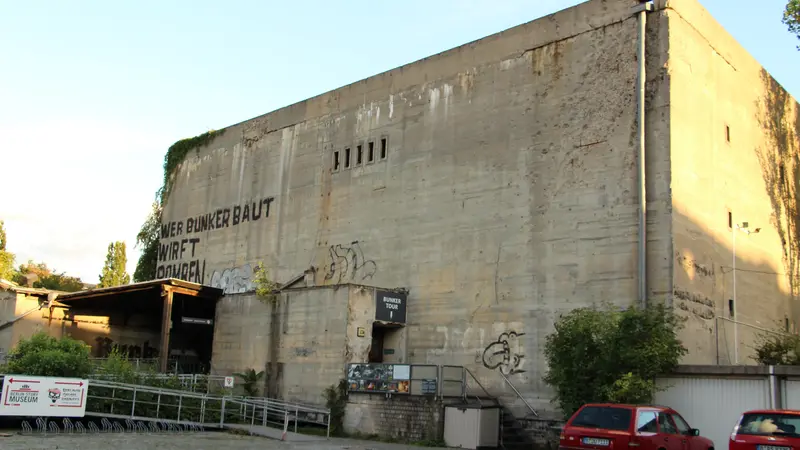 Underground Berlin: the high bunker at Anhalter Bahnhof, now the Berlin Story Bunker, with the slogan “Wer Bunker baut, wirft Bomben”